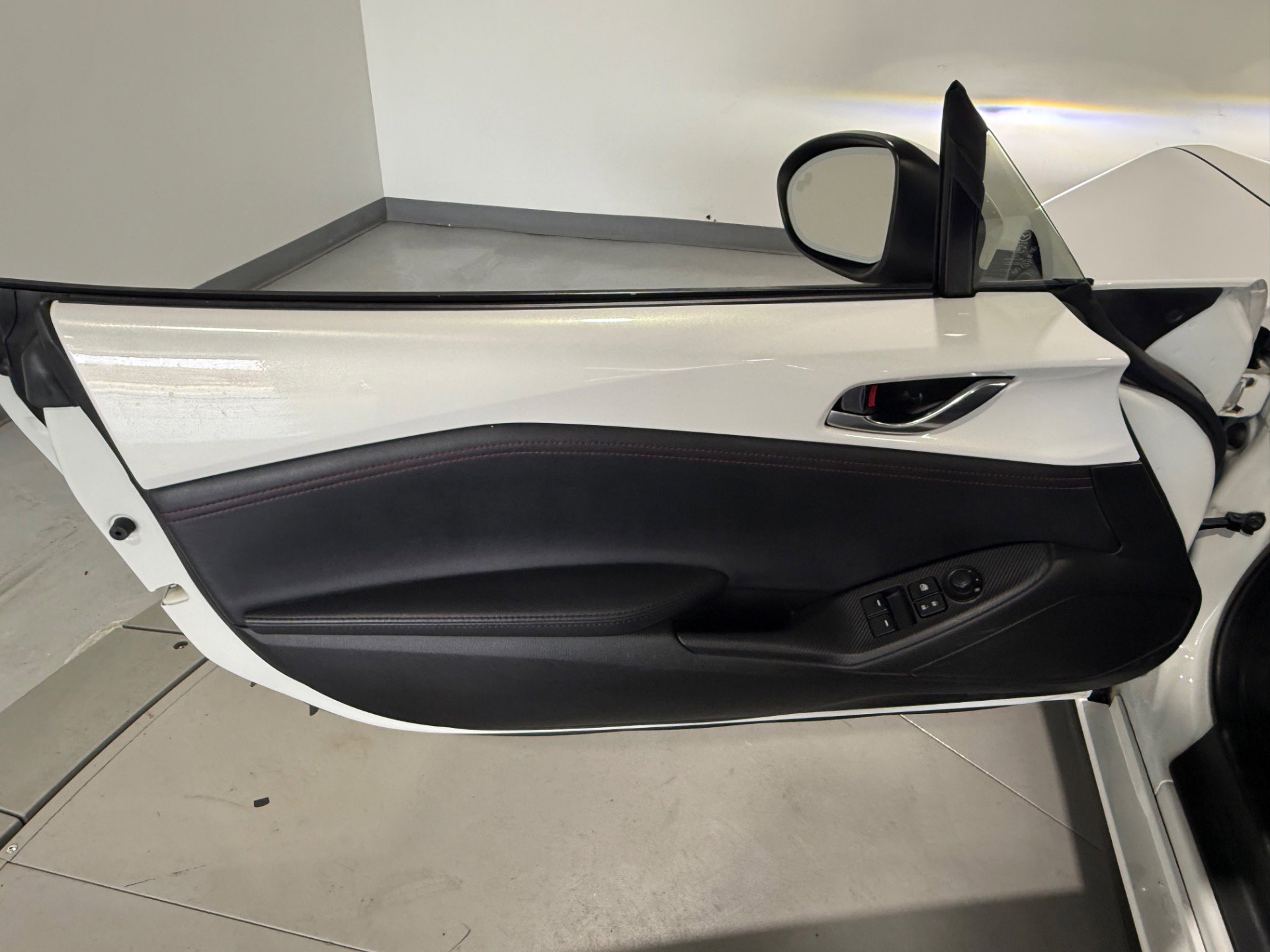 Used 2017 MAZDA MX-5 Miata RF Grand Touring RWD image 26