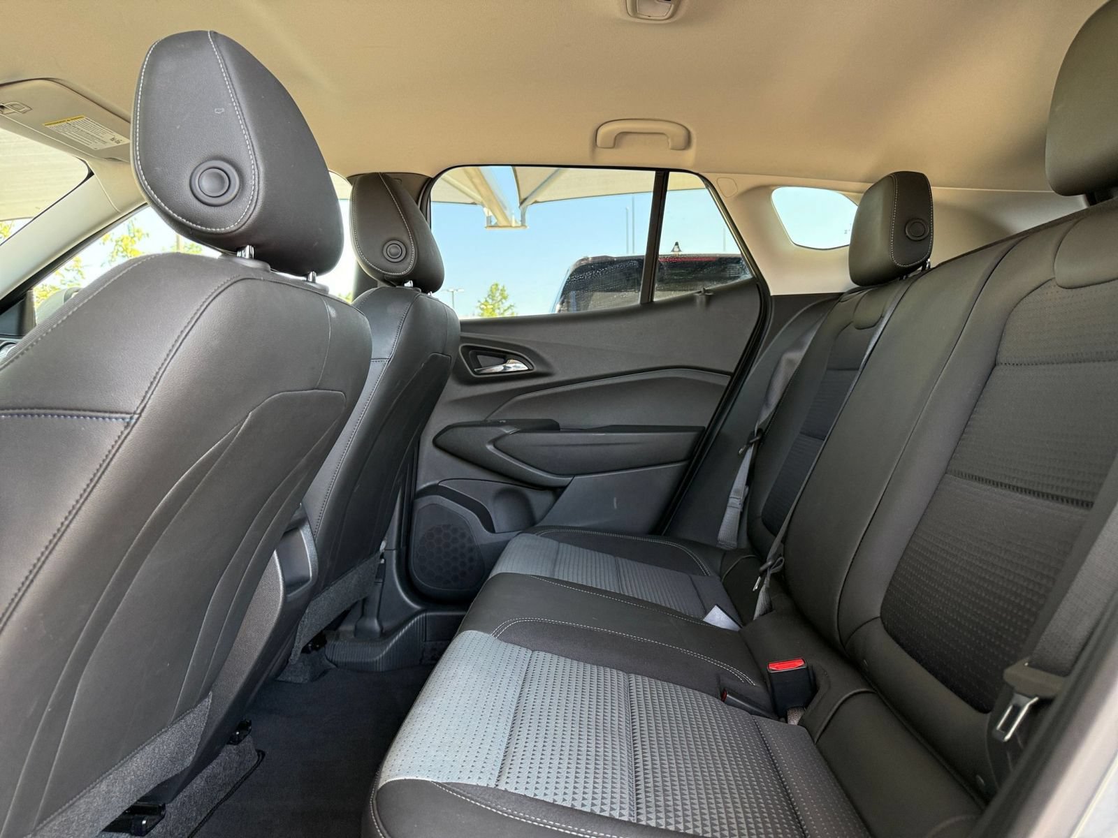 Used 2025 Chevrolet Trax LT FWD image 25