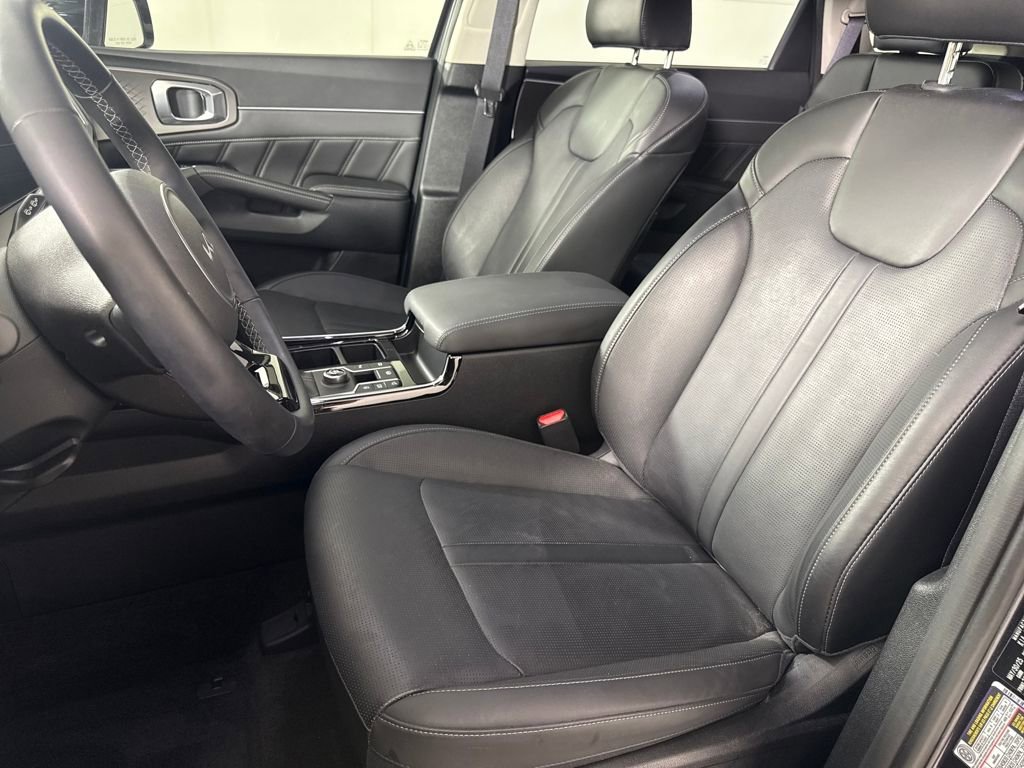 Used 2025 Kia Sorento SX image 11