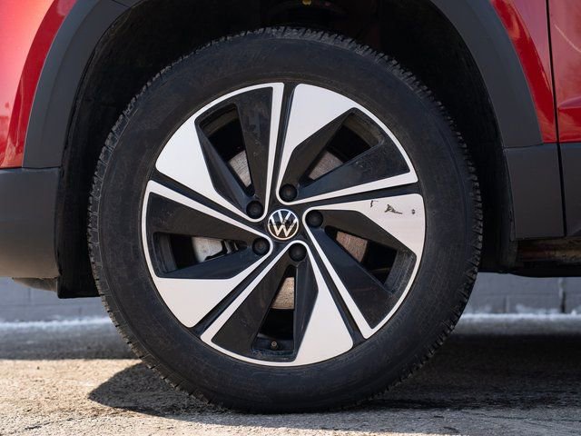 Certified 2024 Volkswagen Taos SE image 12
