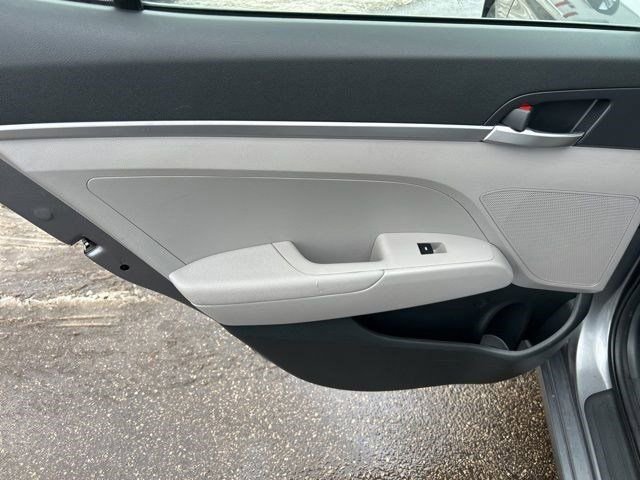 Used 2019 Hyundai Elantra SE image 30