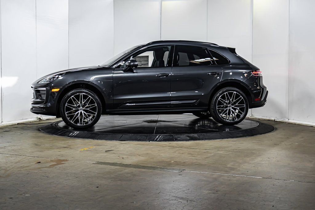Certified 2025 Porsche Macan image 2