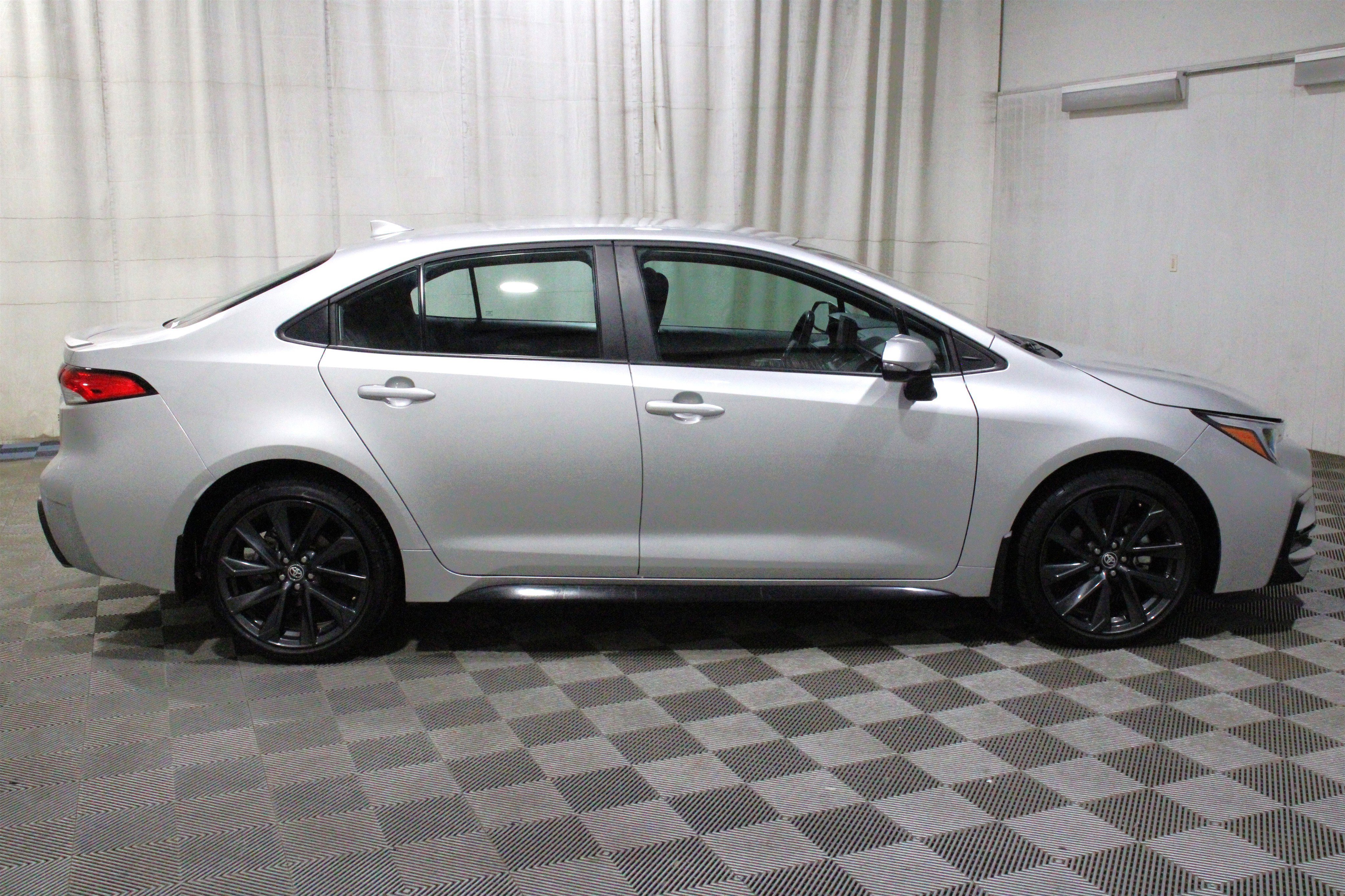 Used 2025 Toyota Corolla SE image 30