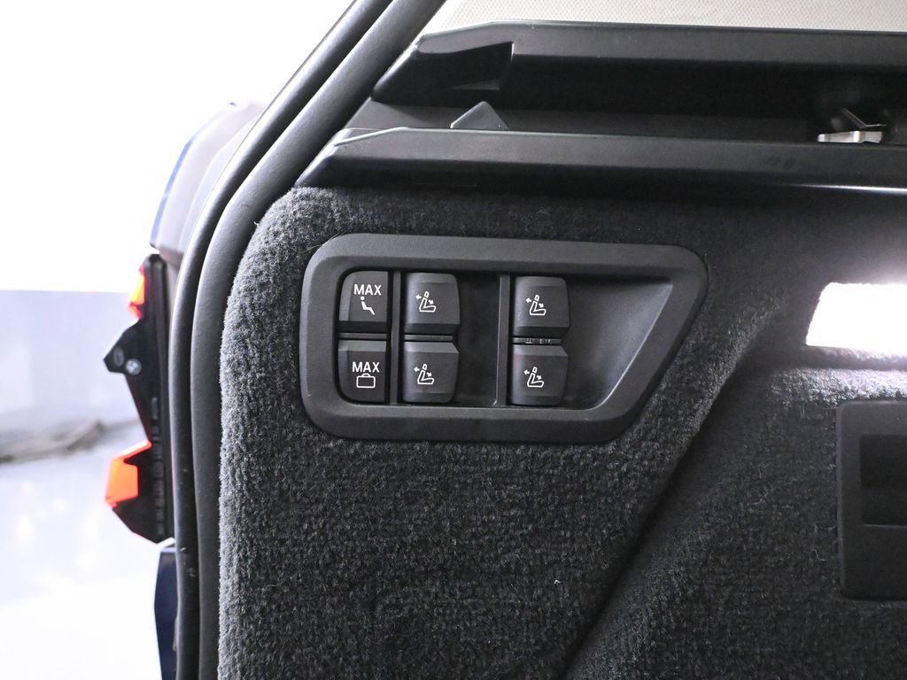 Used 2023 BMW X7 xDrive40i w/ Executive Package image 51