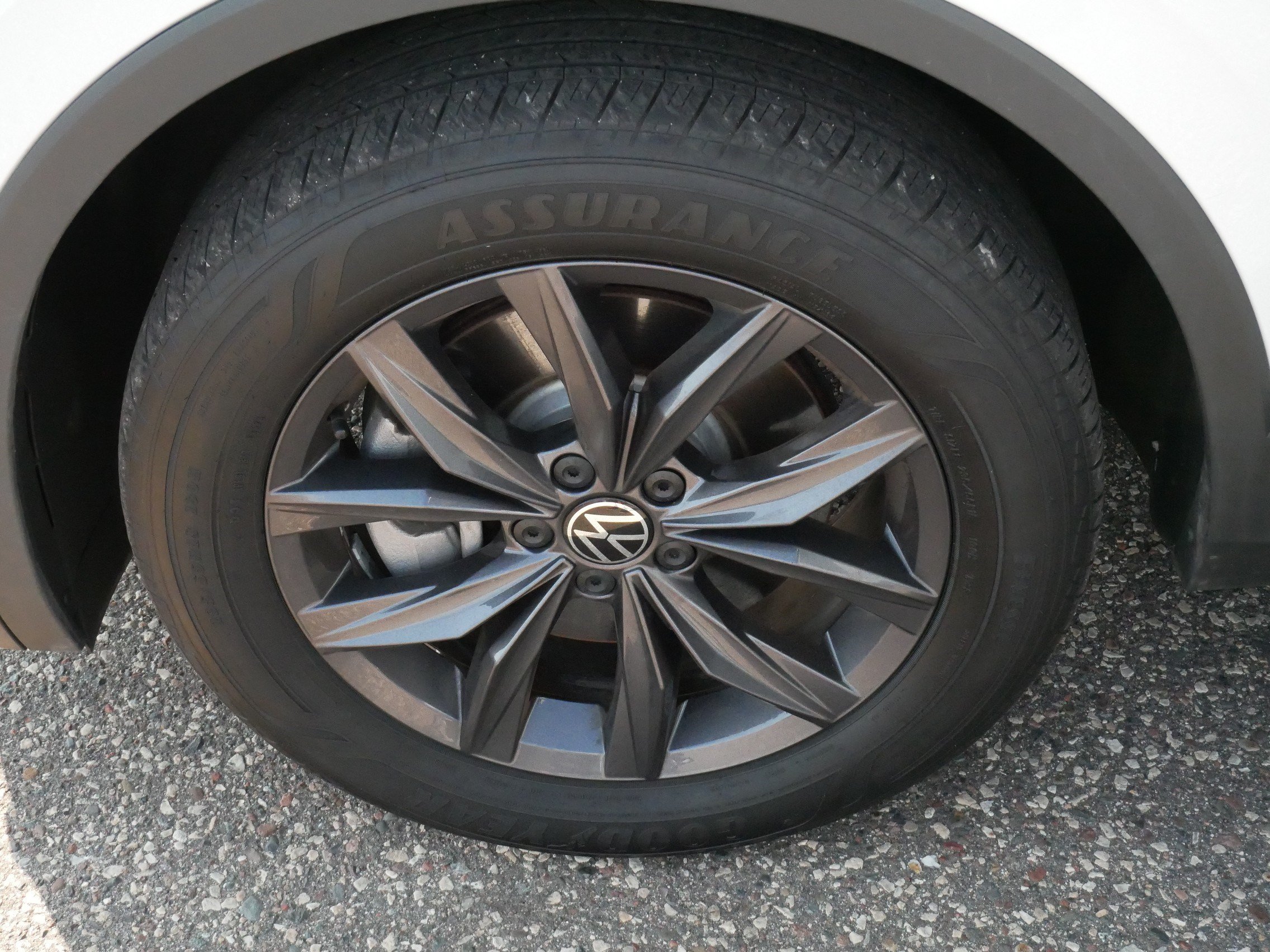 Certified 2024 Volkswagen Tiguan SE AWD/4WD image 15