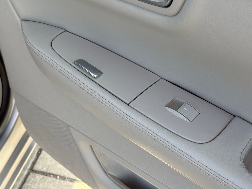 Used 2009 Cadillac DTS w/ Trunk Convenience Package image 30
