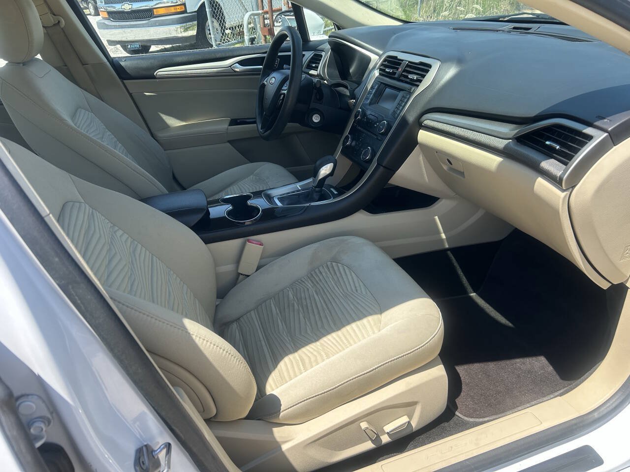 Used 2016 Ford Fusion SE FWD image 7