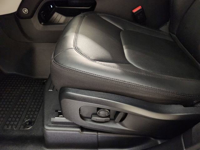 Used 2025 Land Rover Defender 110 S image 24