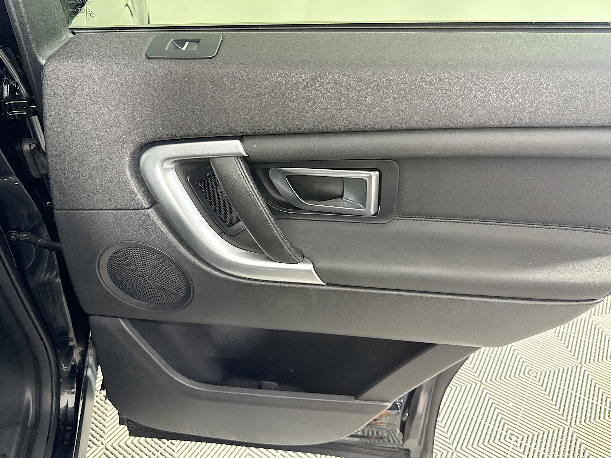 Used 2018 Land Rover Discovery Sport HSE image 27