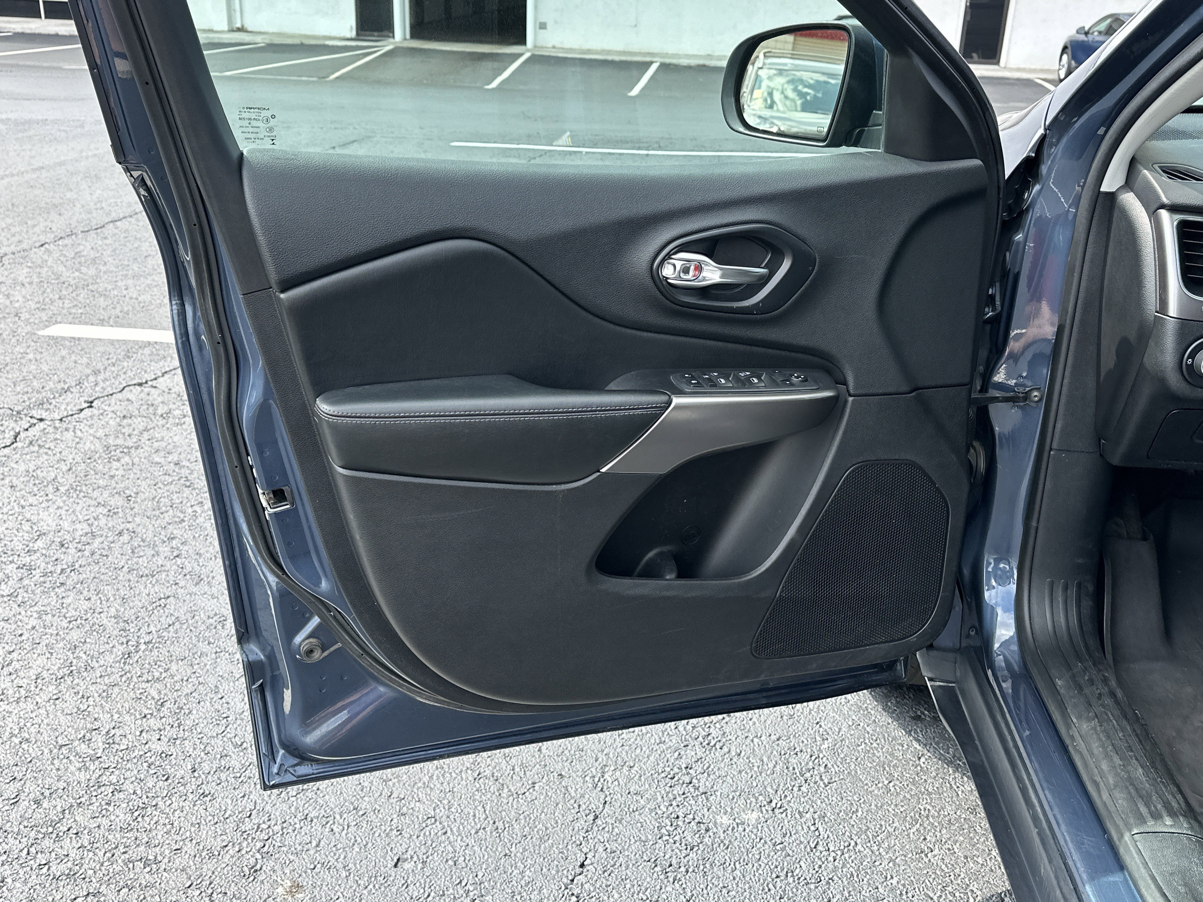 Used 2020 Jeep Cherokee Latitude image 10