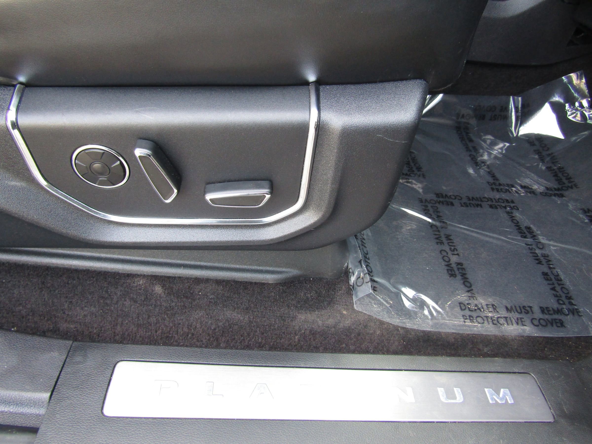 Used 2016 Ford F150 Platinum w/ Equipment Group 701A Luxury image 11