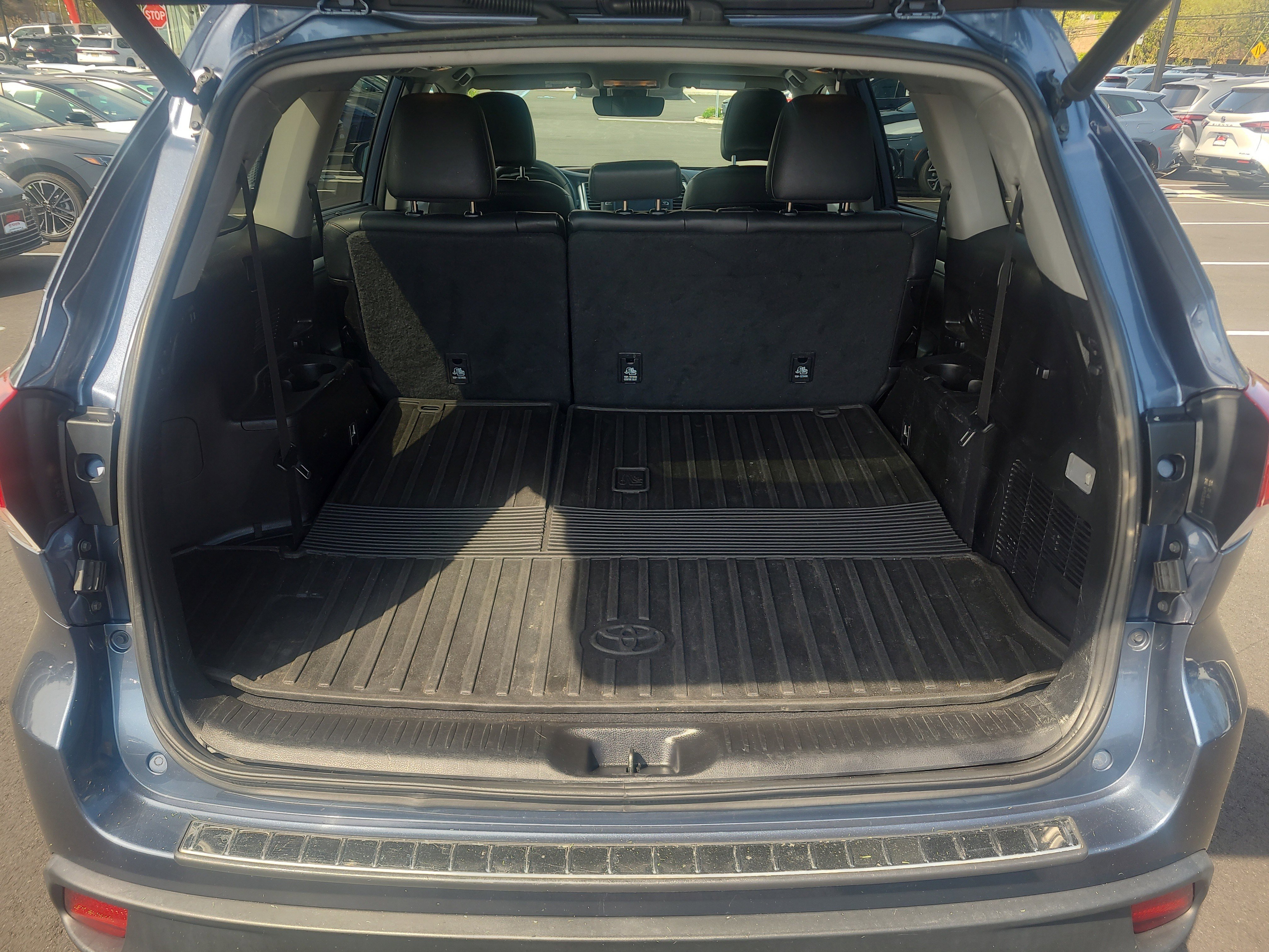 Used 2019 Toyota Highlander XLE AWD/4WD image 32