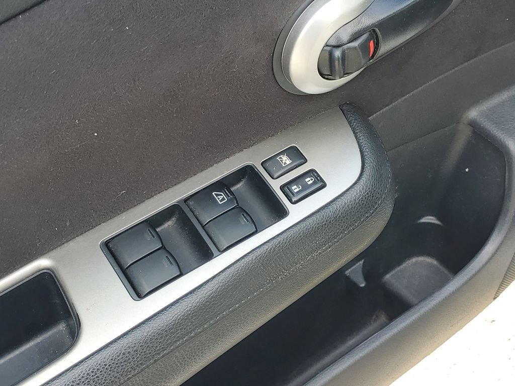Used 2010 Nissan Versa Hatchback w/ Premium Pkg FWD image 18