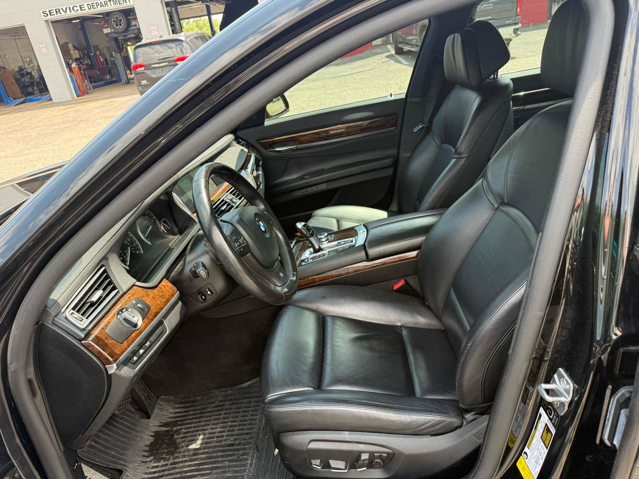 Used 2013 BMW 750Li RWD image 25