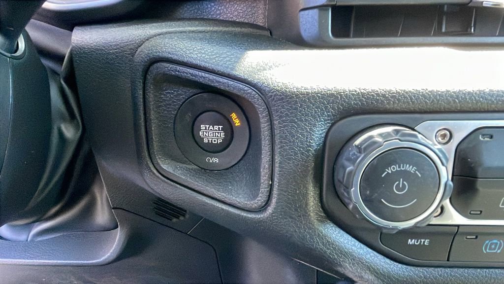 Used 2024 Jeep Wrangler Unlimited AWD/4WD image 21