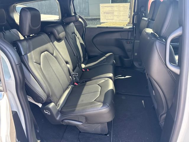 New 2026 Chrysler Pacifica Select FWD image 10