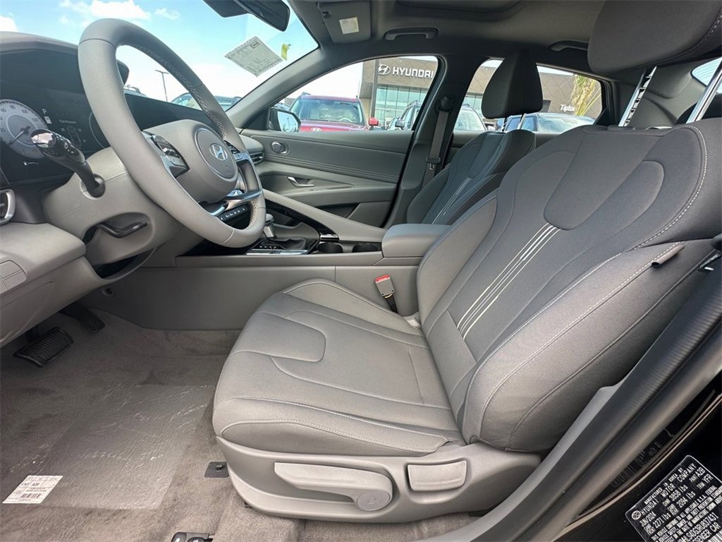 Used 2024 Hyundai Elantra SEL w/ Convenience Package image 17