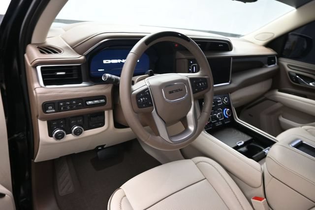 Used 2024 GMC Yukon Denali w/ Advanced Technology Package AWD/4WD image 9