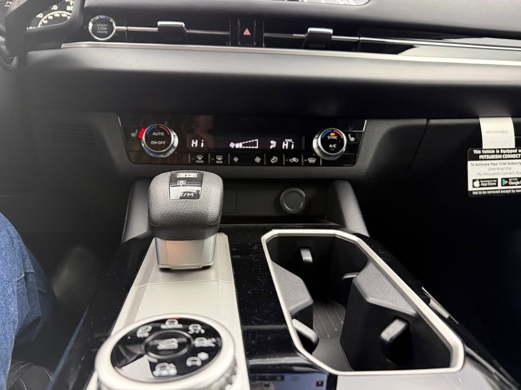 New 2026 Mitsubishi Outlander ES image 22