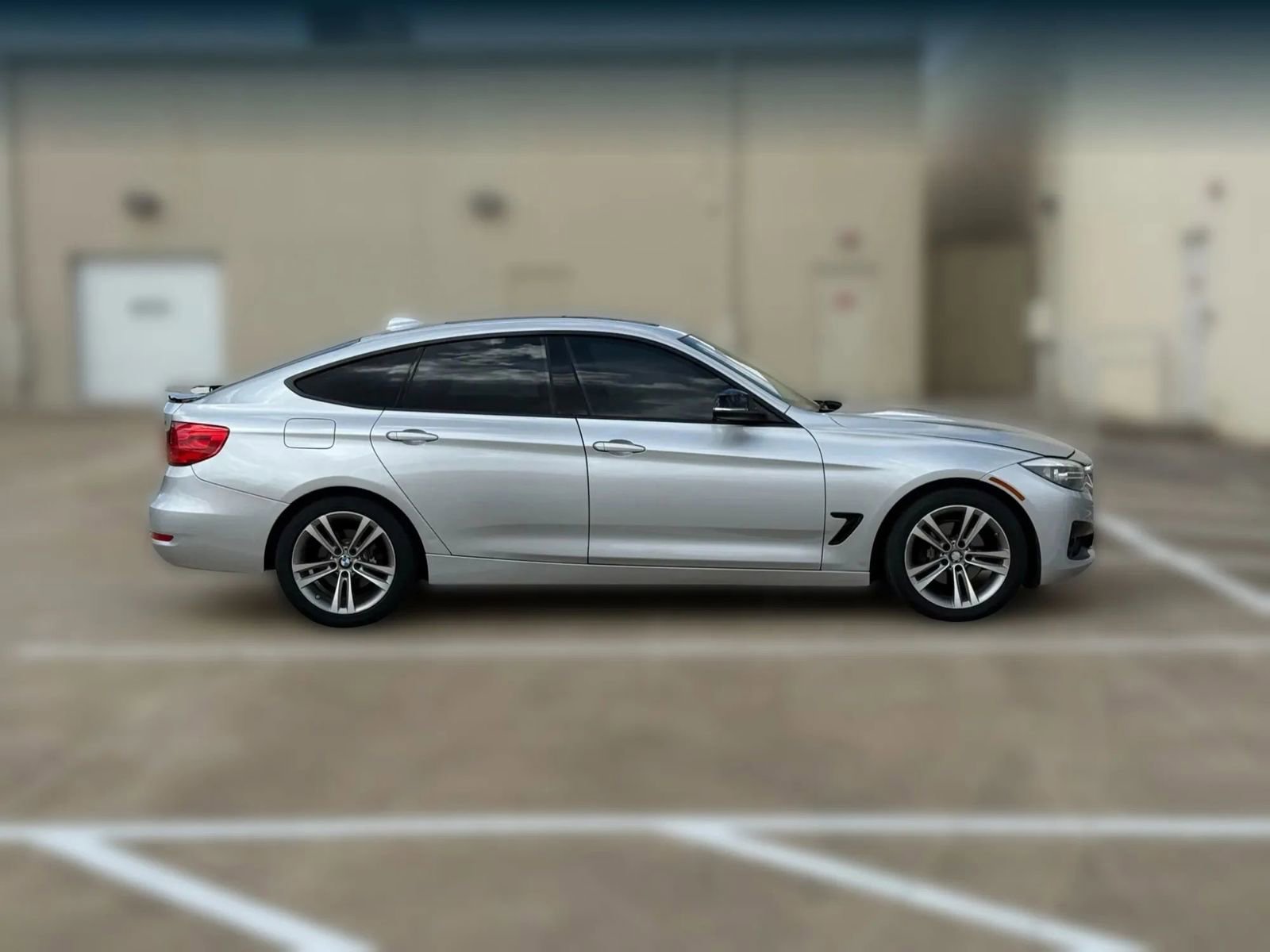 Used 2015 BMW 328i Gran Turismo xDrive image 9