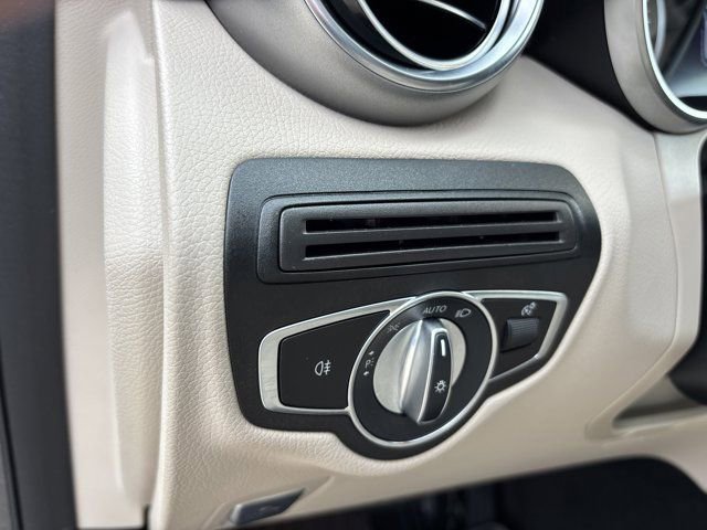Used 2021 Mercedes-Benz GLC 300 4MATIC image 26