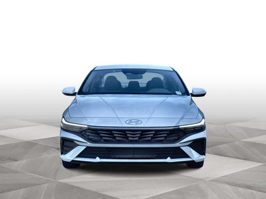 New 2026 Hyundai Elantra SE FWD image 3