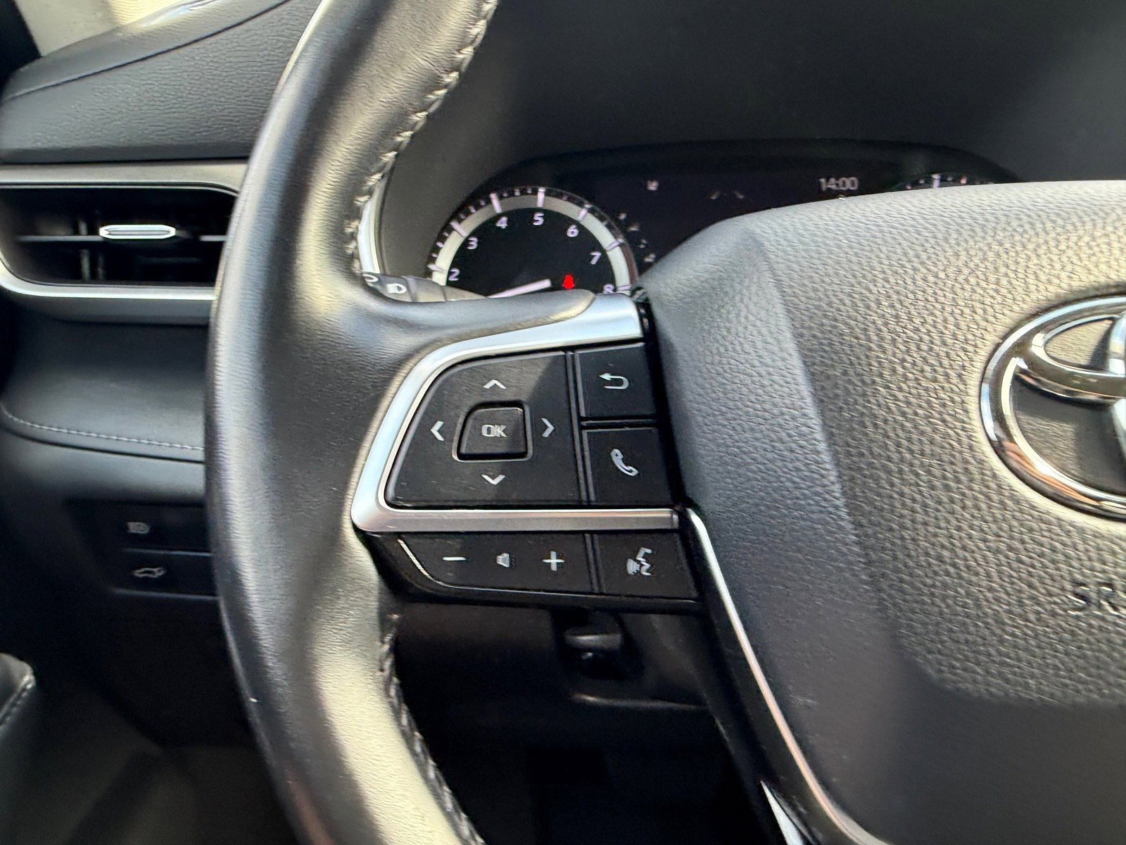 Used 2021 Toyota Highlander XLE image 27