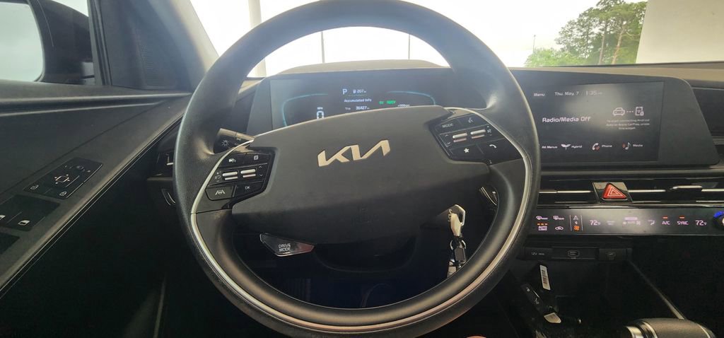 Used 2024 Kia Niro LX FWD image 25