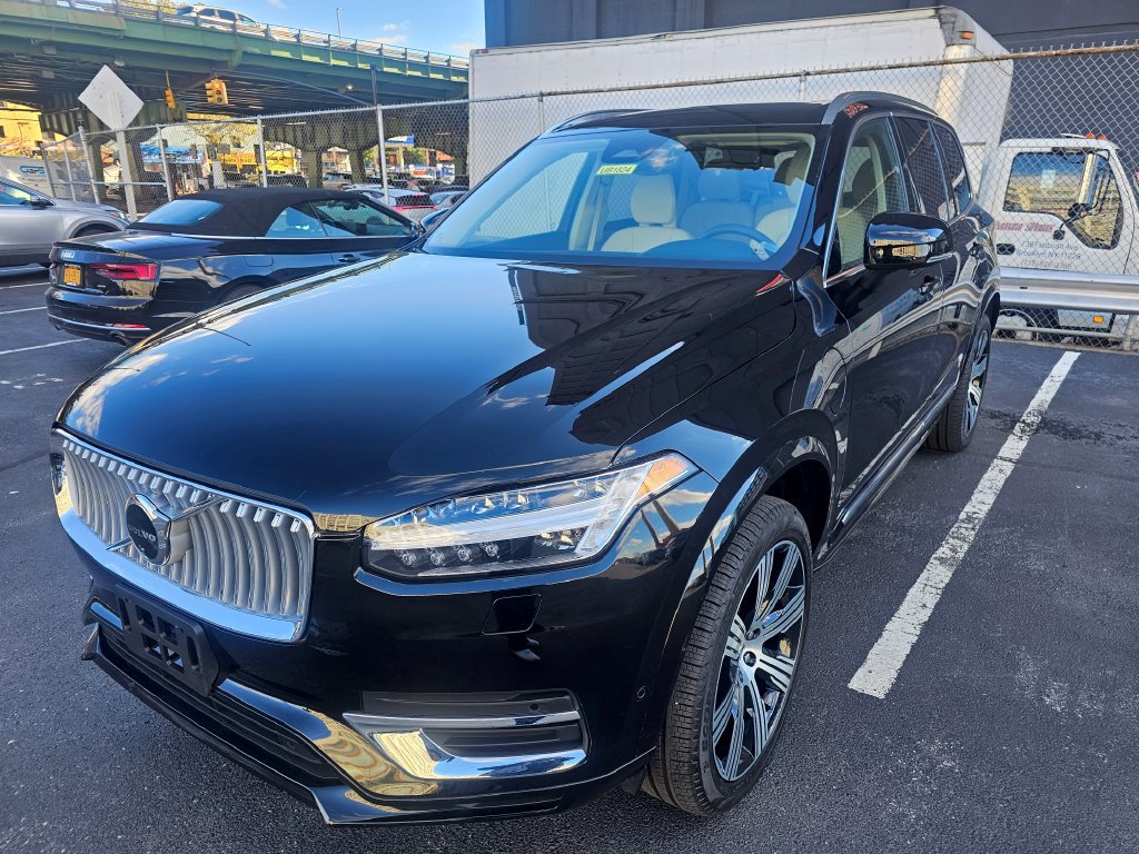 Certified 2025 Volvo XC90 T8 Plus w/ Protection Package Premier AWD/4WD image 1