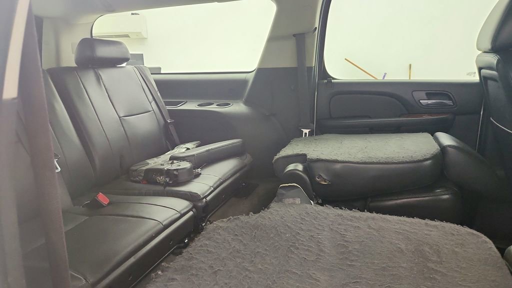Used 2013 Chevrolet Suburban LTZ image 25