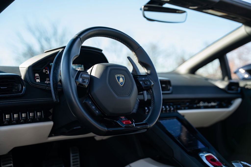 Used 2021 Lamborghini Huracan EVO RWD image 35