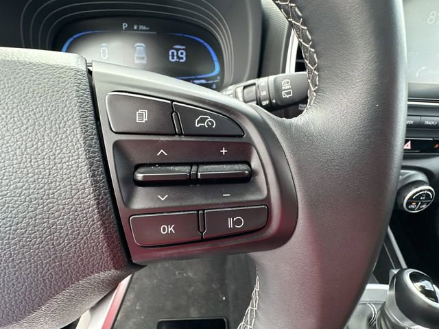 Used 2025 Hyundai Venue SEL image 32