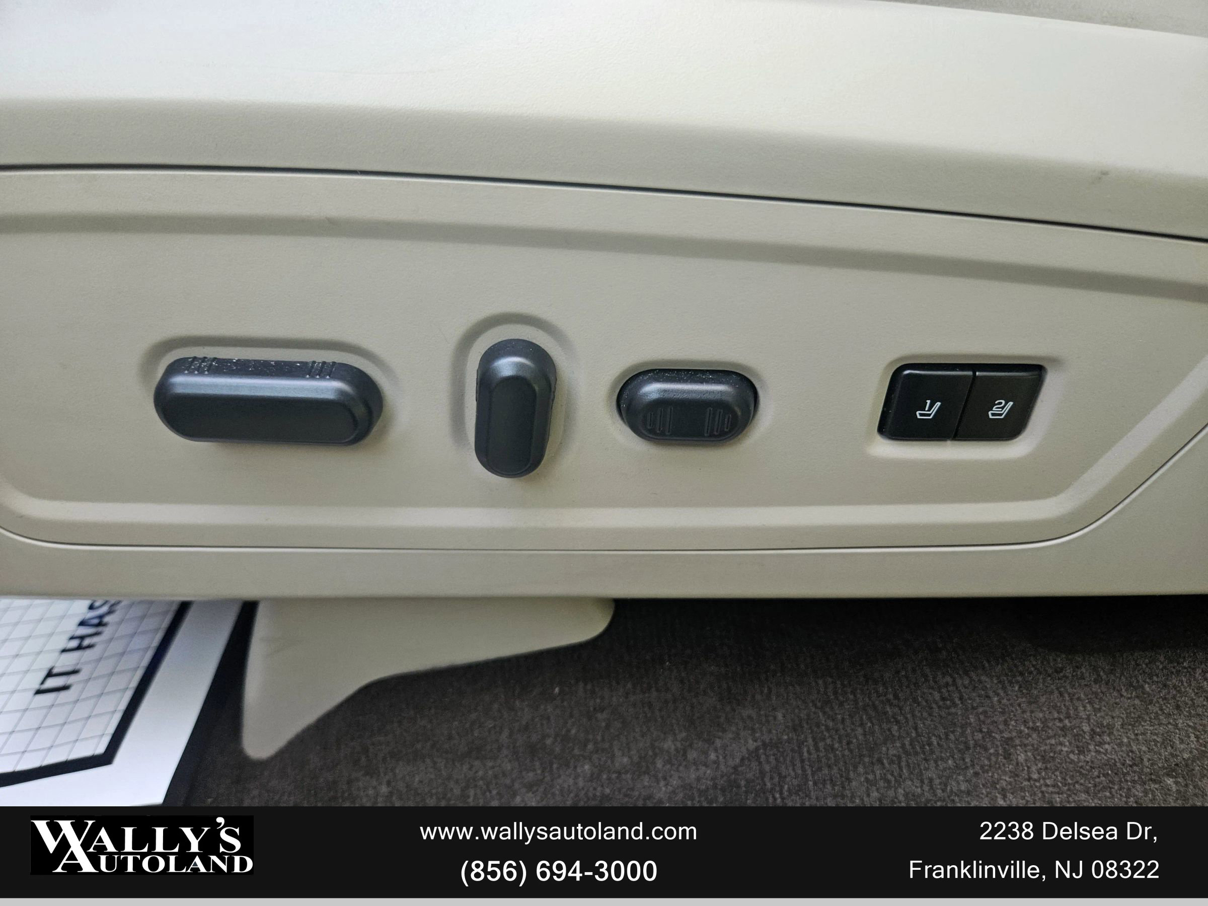 Used 2015 Lincoln Navigator 4WD image 12