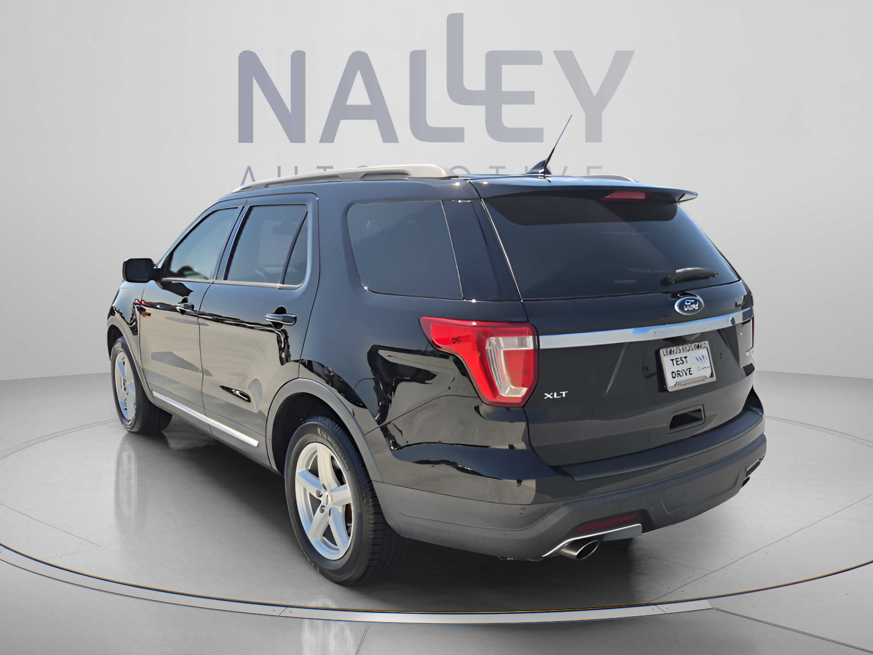 Used 2019 Ford Explorer XLT w/ Equipment Group 202A FWD image 3