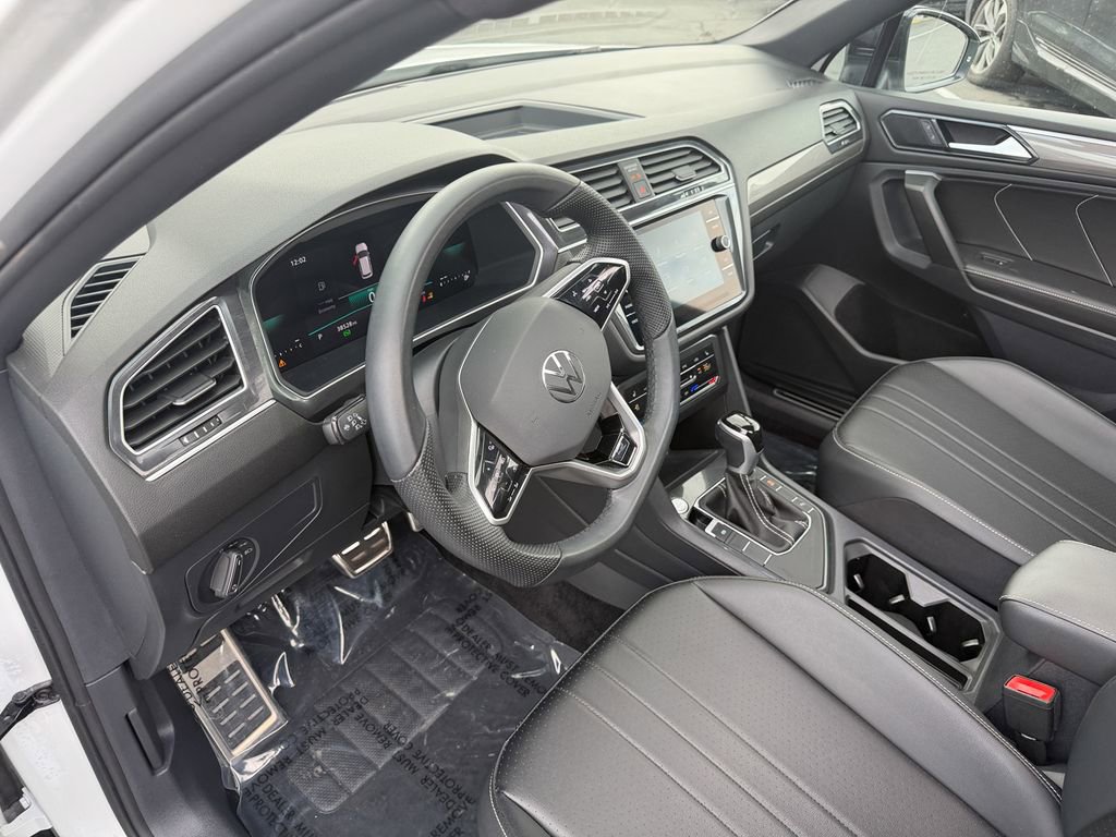 Used 2024 Volkswagen Tiguan SE R-Line FWD image 12
