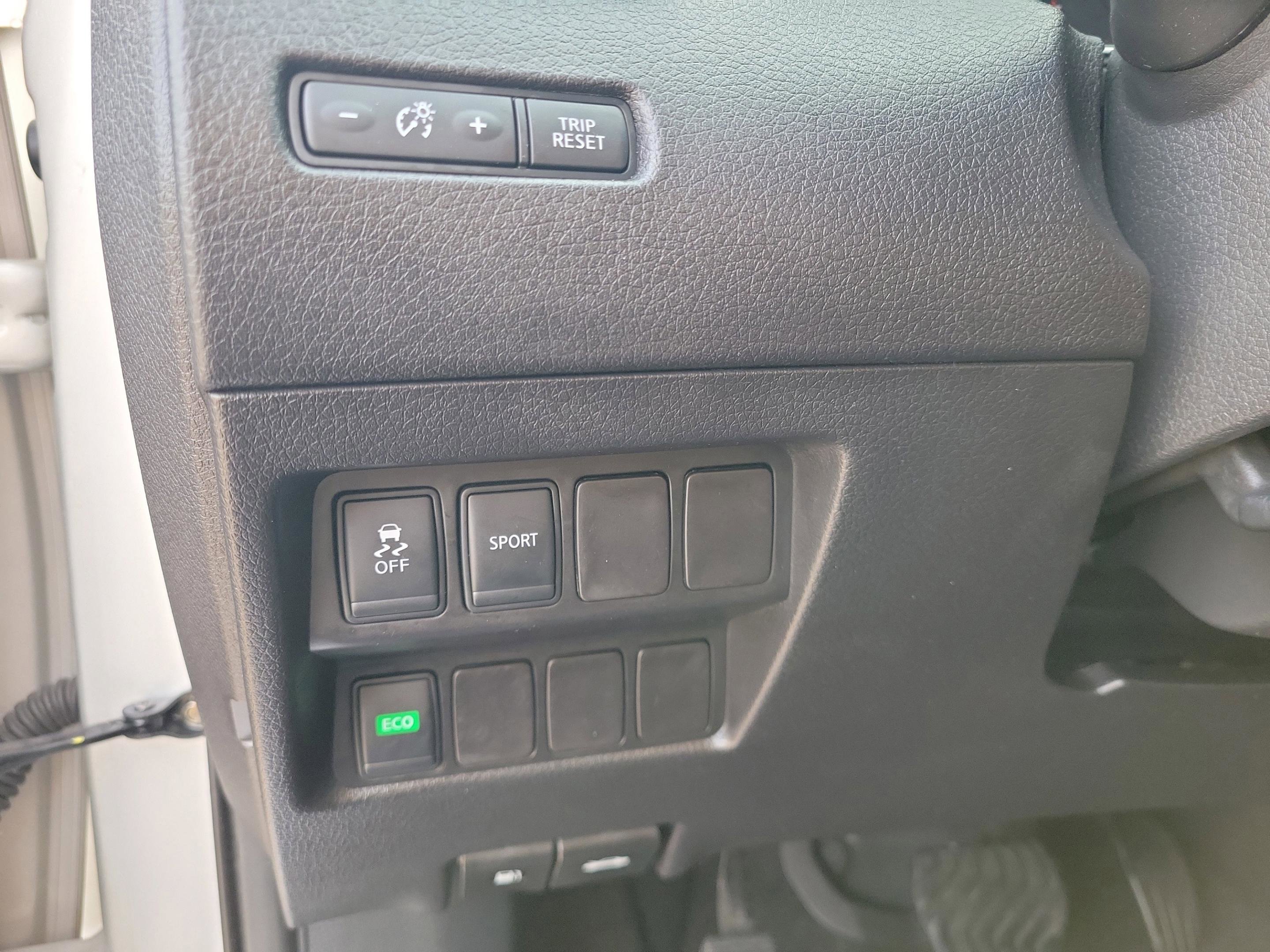 Used 2015 Nissan Rogue S w/ S Family Package image 16