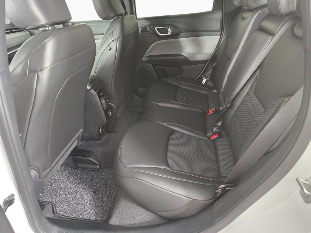 New 2026 Jeep Compass Latitude AWD/4WD image 36