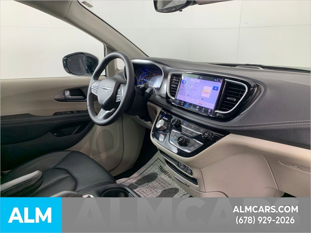 Used 2024 Chrysler Pacifica Select image 36