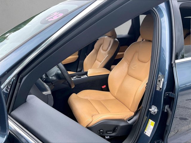 Used 2019 Volvo XC60 T5 Momentum w/ Multimedia Package FWD image 27