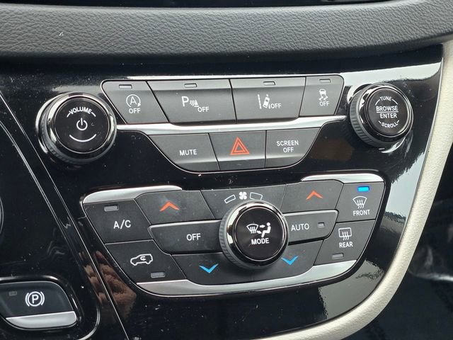 Used 2024 Chrysler Pacifica Touring-L image 16