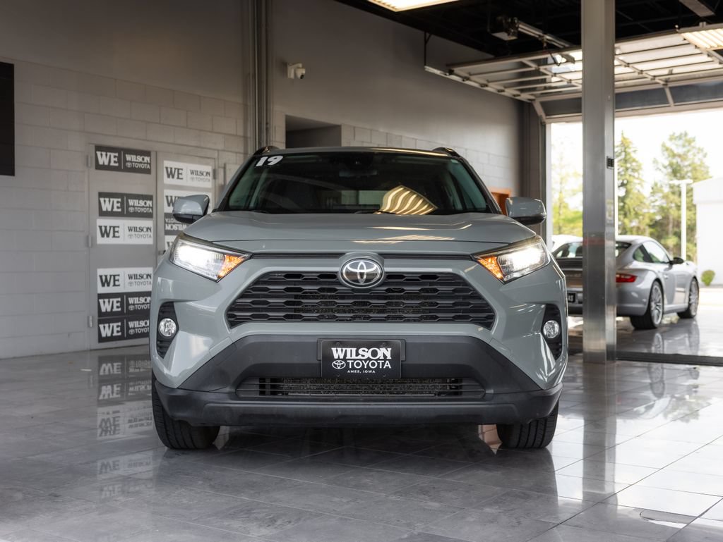 Used 2019 Toyota RAV4 XLE w/ Convenience Package AWD/4WD image 3