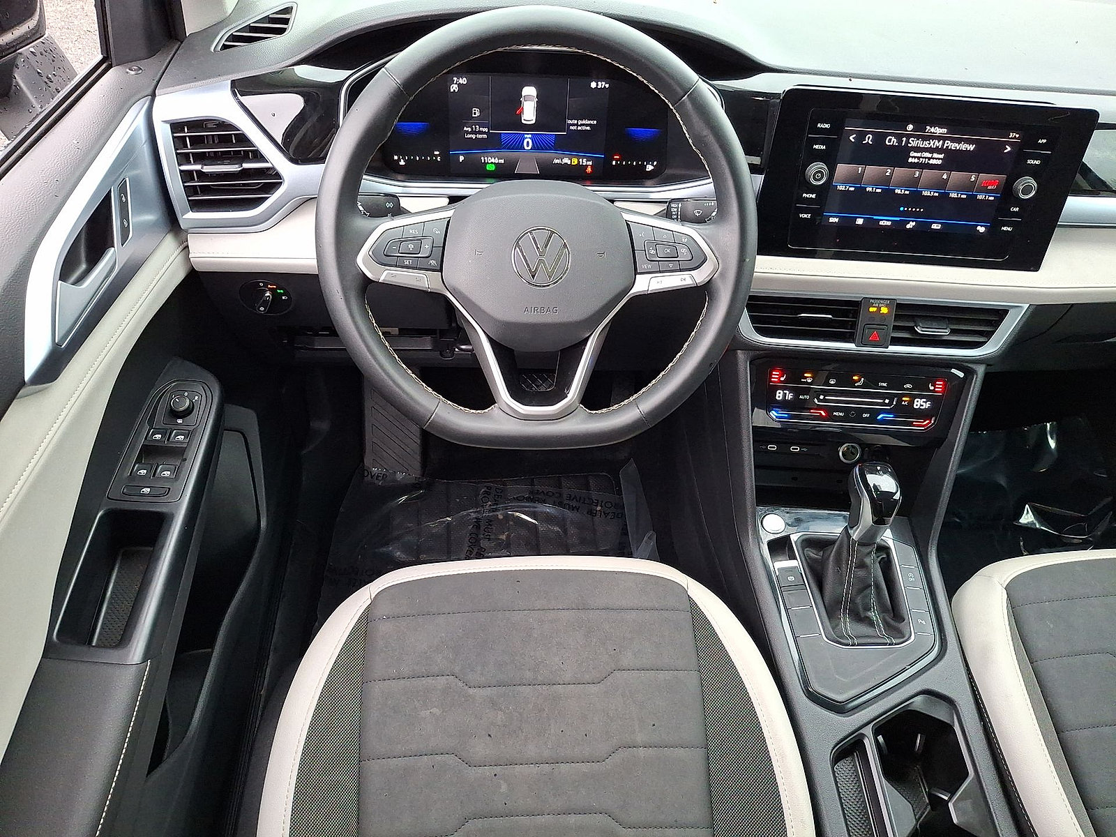 Used 2025 Volkswagen Taos SE FWD image 21