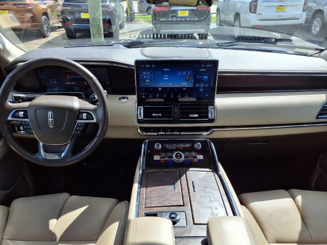 Used 2022 Lincoln Navigator L Reserve AWD/4WD image 7