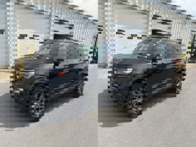 Used 2022 Ford Explorer XLT w/ Equipment Group 202A AWD/4WD image 13