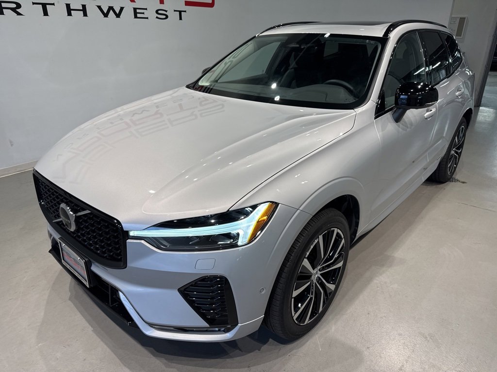 Used 2025 Volvo XC60 B5 Plus image 9