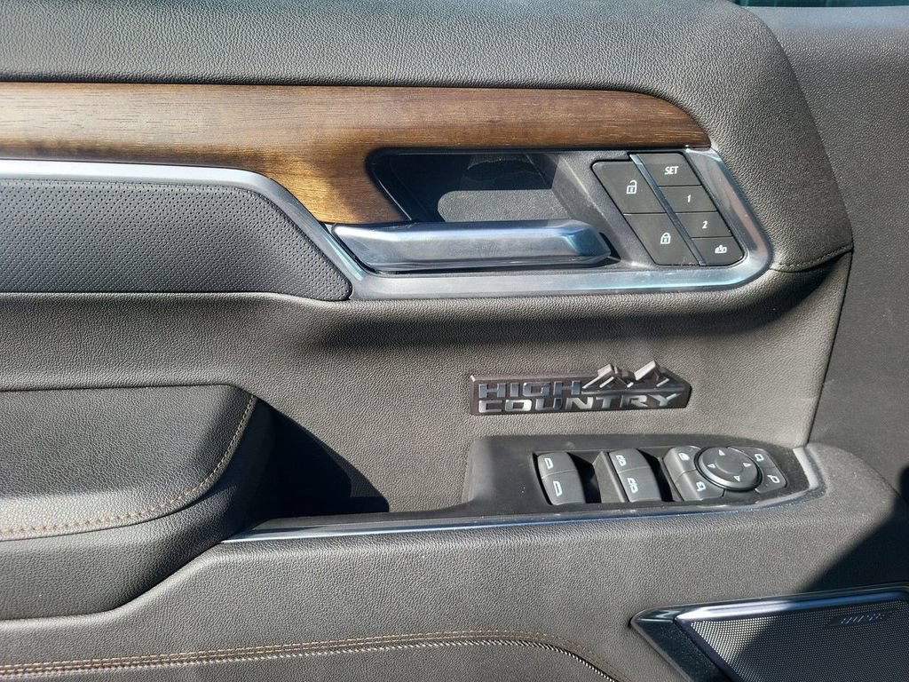 Used 2025 Chevrolet Silverado 1500 High Country w/ High Country Premium Package AWD/4WD image 29