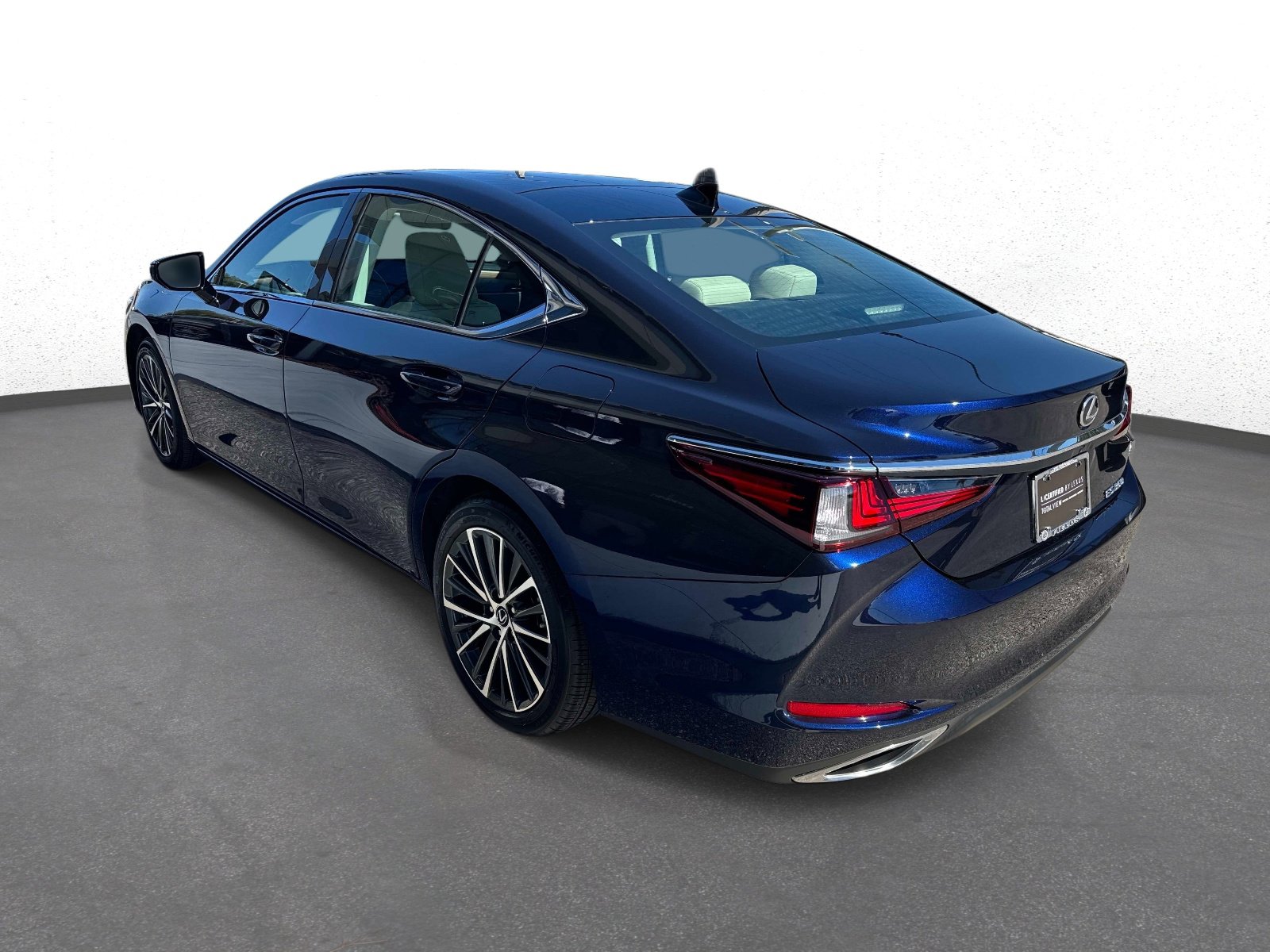 Used 2025 Lexus ES 350 w/ Premium Package FWD image 5
