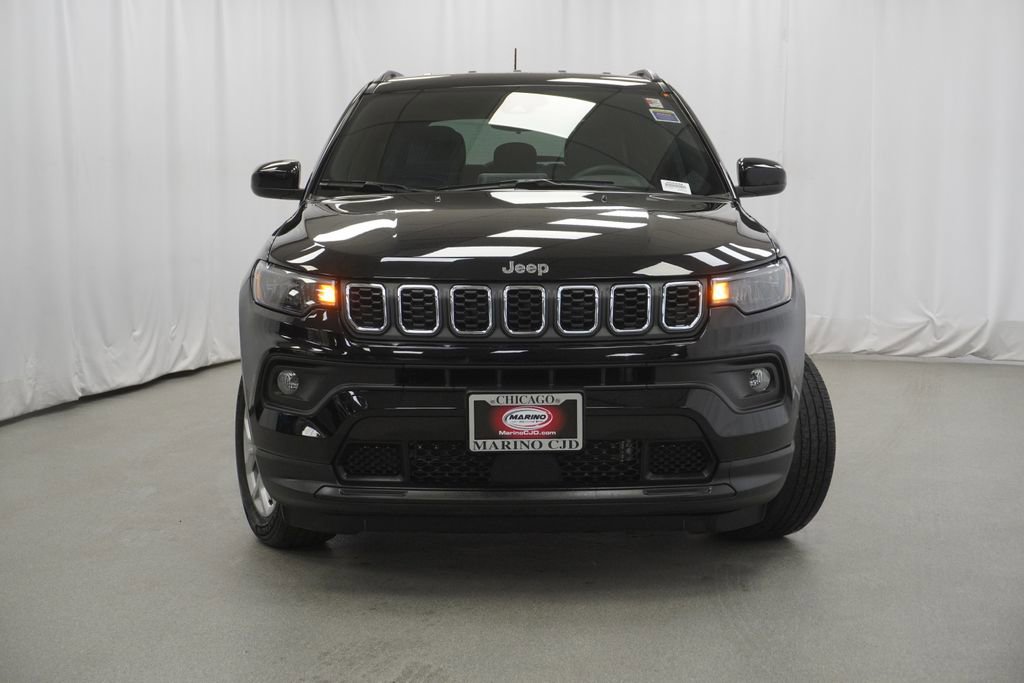 Used 2025 Jeep Compass Latitude AWD/4WD image 7