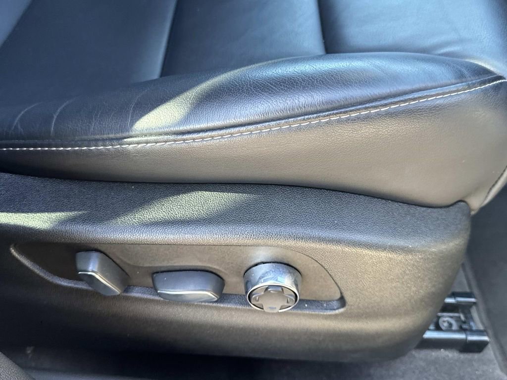 Used 2024 Cadillac XT4 Premium Luxury image 26