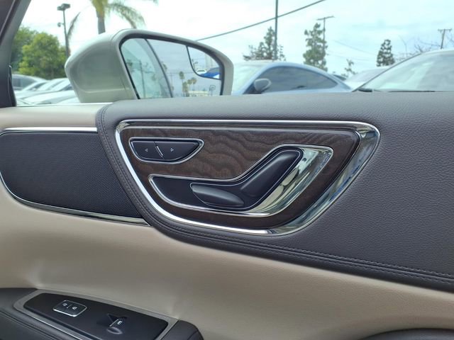Used 2018 Lincoln Continental Premiere FWD image 28
